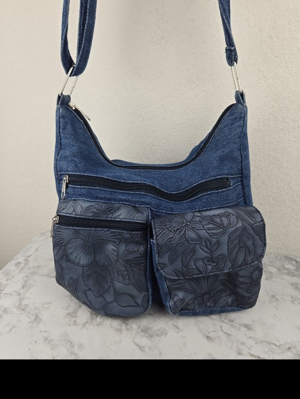 G9ld Coast Navy Blue Crossbody Bag with Front Pockets